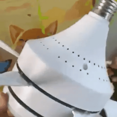 Un ventilador de techo que se instala